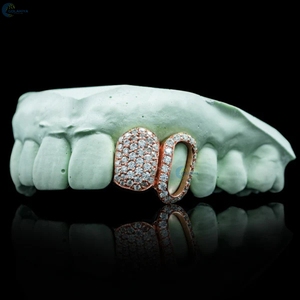 Grillz de Moissanita Personalizados de 2 Dientes, de Plata de Ley 925, con Incrustaciones de Diamantes, Joyería Hip Hop, Tapas Dentales de Ajuste Personalizado, Venta al por Mayor - Product Image 2