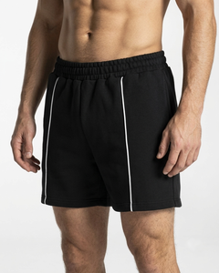 Shorts de bain pour hommes noirs à lignes contrastées en molleton de coton respirant, style streetwear, avec logo personnalisé, haute qualité OEM - Product Image 1