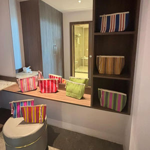 Pochette de voyage pour femme en nylon écologique PP imperméable, style tendance, grande capacité, durable, légère et portable - Product Image 1