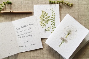 Cartes d'invitation en papier faites à la main de luxe avec logo personnalisé et design romantique pour mariages, anniversaires et occasions festives - Product Image 1