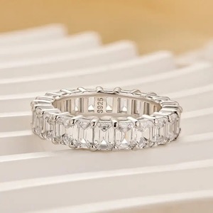 Anillo de Compromiso Clásico de 3.5 Quilates con Corte Esmeralda de Moissanita 925 para Mujer, Anillo de Plata de Ley Chapado en Oro en Oferta - Product Image 1