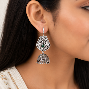 Dernier design de boucles d'oreilles Jhumka ethniques Bollywood plaquées argent antique, serties de pierres, pendantes, faites à la main, bijoux de fête pour femmes - Product Image 1