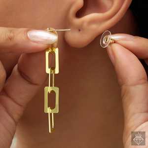 PRAO Rectangle Danglers Boucles d'oreilles fines anti-ternissement en finition dorée - Product Image 3