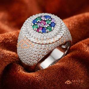 Anillo de Diamante Moissanite de Lujo en Oferta para Mujer con Piedra de Corte Brillante y Acabado Pulido de Alta Calidad Disponible a un Precio Competitivo - Product Image 1