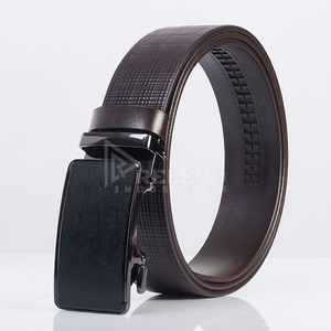 Ceintures en cuir de vachette de qualité supérieure, vente en gros, ceintures en cuir véritable faites à la main avec rivets métalliques, ceinture décontractée pour homme, B2B, faible MOQ - Product Image 2