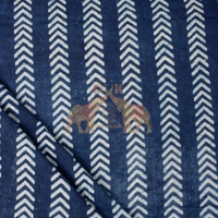 Tissu en Indigo Bleu à Motif Chevron Imprimé à la Main en Gros pour Vêtements Design Minimaliste pour Robes