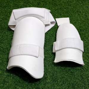 Protections de cuisse de cricket de qualité professionnelle, protection antichoc, légères, flexibles, confortables, ajustement sûr - Product Image 1