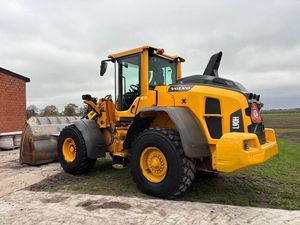 Cargadora de Ruedas Delantera Volvo L90H con Motor Diésel Perkins, Sistema Hidráulico HYDAC, Control PLC y Alta Eficiencia - Product Image 3