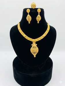 ชุดเครื่องประดับทองคำชุบ 24K ทำมือสำหรับผู้หญิงจาก Naykk Creations ชุด 4 ชิ้น สไตล์มหาราษฏรา สวยสง่างาม เหมาะสำหรับใส่ในชีวิตประจำวัน งานหมั้น งานแต่งงาน และงานเลี้ยง - Product Image 2