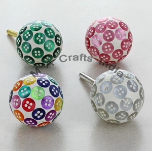 Tiradores de gabinete de diseño de Ajedrez de resina Mti-Color de alta calidad Pl hecho a mano moderno dormitorio perillas de puerta de armario para cajón Cocina - Product Image 1