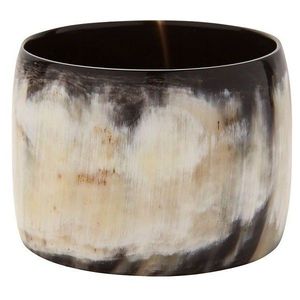 Bracelet manchette contemporain en corne de buffle, fait main, bijoux en matériaux naturels pour femmes, à porter pour les occasions spéciales - Product Image 1