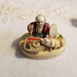 Ensemble de figurines de famille de fermiers en bois de pin peintes à la main |   Sculptures en bois rustiques et agricoles en gros - Product Image 5