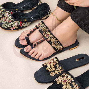 Chappals Kolhapuri pour femmes, en cuir véritable, légers, imperméables, avec doublure en velours, logo et style personnalisés - Product Image 4