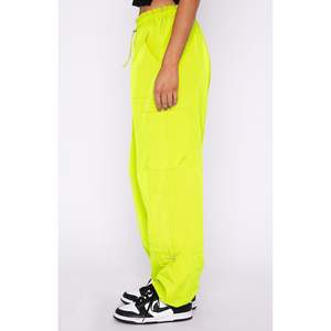 2025 pantalones Cargo de pierna ancha para mujer estilo paracaídas transpirable con trajes de Festival Rave Y2K técnicas arrugadas - Product Image 4