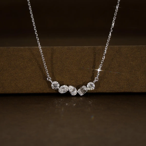 Collar de Diamantes Cultivados en Laboratorio con Formas Múltiples: Corte Redondo, Esmeralda, Pera y Ovalado, Diamantes Certificados, Oro Sólido, Joyería Elegante - Product Image 1