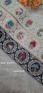 Bordure en dentelle multicolore à motifs complexes avec broderie raffinée pour applications de mode et textiles - Product Image 2