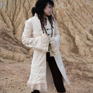 Chaqueta ligera con capucha de algodón estilo élfico para capas en capas en climas cálidos durante la primavera y el verano, con bolsillos. - Product Image 3