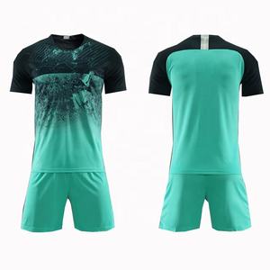 Ropa Deportiva de Diseño Premium, Uniforme de Fútbol Personalizado con Sublimación y Logotipo para Hombre, con Múltiples Colores. - Product Image 4