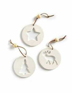 Adorno Navideño de Campana Metálica con Estrellas y Espirales, Decoración Artesanal para Árbol - Product Image 3