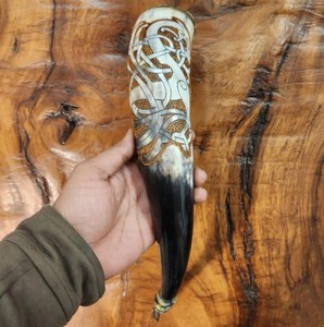 Gobelet à boisson en corne de buffle, récipient à boire traditionnel, artisanal, finition naturelle, design durable et élégant - Product Image 1