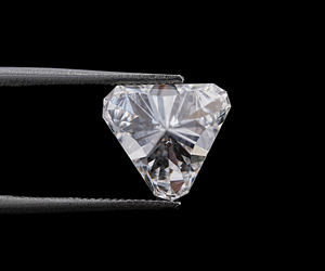 Diamant unique de 2,30 carats, taille triligne, EF VVS-VS, certifié IGI, cultivé en laboratoire, percé au laser, haute qualité pour la fabrication de bijoux OM GEMS - Product Image 3