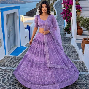 Tenue de mariée FABZONE en fausse fourrure épaisse brodée de sequins avec travail manuel de miroirs réels, LEHENGAS CHOLI pour fêtes d'hiver, sans plis - Product Image 1