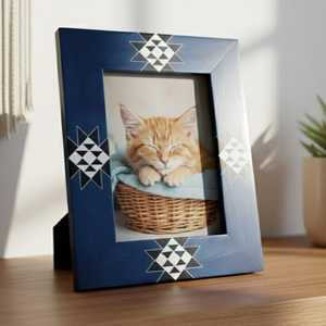 Marco de Fotos Exclusivo Hecho a Mano con Incrustaciones de Hueso de Resina, Exhibición de Fotos Personalizada de Primera Calidad con Patrón Artístico para Interiores Modernos - Product Image 5