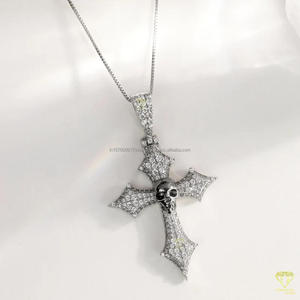 Collier pendentif croix crâne personnalisé avec diamants de laboratoire entièrement sertis et finition de luxe - Product Image 4