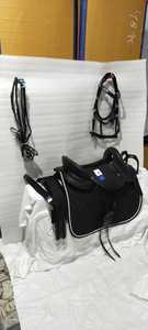 Conjunto de Silla de Montar Sintética de Resistencia con Brida, Estribos, Cincha, Almohadilla para Silla de Montar y Accesorios Duraderos para Equitación - Product Image 4