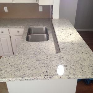 Granito Blanco Luna, belleza blanca serena con encanto natural - Product Image 1