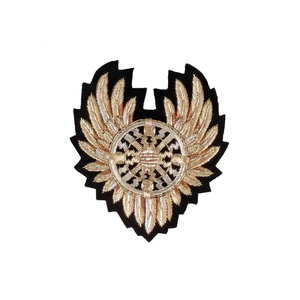 Badge de blazer brodé sur mesure fait main en fil de bullion, motif Couronne royale, broderie or et argent, pour uniformes - Product Image 3