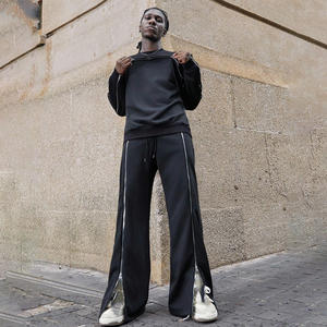 Ensemble de survêtement coupe-vent à capuche style streetwear avec effet délavé et imprimé pour activités hivernales en extérieur - Product Image 4