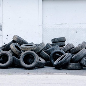 Exportateur direct proposant des déchets de pneus avec un caoutchouc durable pour les installations de recyclage, chargement en conteneurs en vrac, livraison rapide - Product Image 5