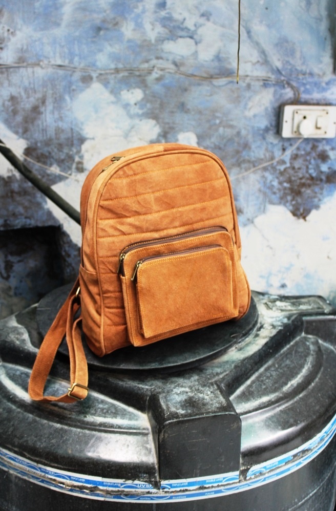 สีดำสีกากี