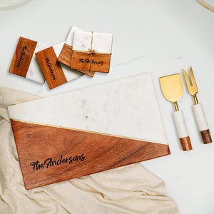 Juego de Tabla de Quesos Personalizada de Mármol y Madera de Acacia con Cuchillos de Queso de Acero Inoxidable Dorado, Regalo de Charcutería con Grabado Personalizado - Product Image 1