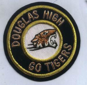 Insignias de bordado de alta calidad OEM al por mayor insignia de alambre de lingotes personalizada - Product Image 5