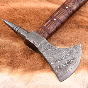 Hacha de Estilo Vikingo de Acero de Damasco Forjado a Medida de Grado Industrial con Mango de Madera y Funda de Cuero, Hacha para Trabajos de Madera OEM - Product Image 3
