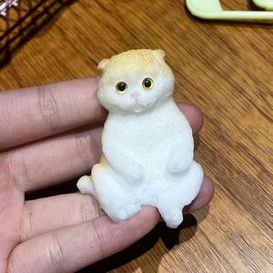 ของเล่นบีบรูปแมวน่ารัก ทำจากวัสดุ TPR ของเล่นเสริมพัฒนาการประสาทสัมผัส บรรเทาความเครียด ช่วยผ่อนคลายความวิตกกังวล ดีไซน์สำหรับนั่ง ของเล่นบีบสควิชชี่ - Product Image 4