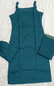 Conjunto de Kurta, Pantalón y Dupatta de Moda para Mujer Leranath, Verde, Sin Mangas, con Estampado de Algodón, Materiales Reciclados, Traje Salwar para Boda - Product Image 3