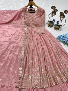 Vestido Clásico para Mujer con Delicado Trabajo Artesanal, Ideal para Ceremonias Religiosas, Funciones Tradicionales y Eventos Sociales al por Mayor - Product Image 4