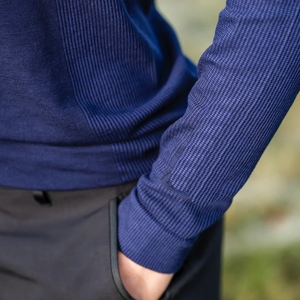 Chemise de compétition équestre de haute qualité, extensible dans 4 directions, en tissu technique doux au toucher, idéale pour la compétition et les spectacles. - Product Image 6