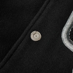 Blouson d'hiver matelassé en cuir double face avec broderie chenille et logo, style universitaire, à prix abordable - Product Image 6