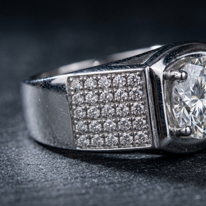 Bague de fiançailles pour homme en or 9k 10k 14k 18k avec diamant de laboratoire 2 carats de luxe et certificat IGI - Product Image 2