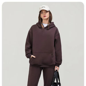 Survêtements personnalisés pour femmes, grammage lourd 500 GSM 350 GSM, en molleton polyester/coton, avec broderie, comprenant un sweat à capuche oversize et un short - Product Image 5