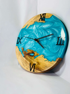 Horloge murale en bois et résine bleu océan, silencieuse, analogique, ronde, avec chiffres romains, pour salon, chambre, bureau, maison - Product Image 1