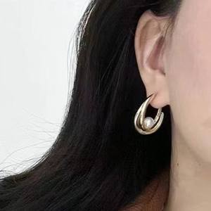 ต่างหูห่วงทองคำแท้ K ใหม่ รุ่น 925 พรีซิชั่น ประดับมุกทองธรรมชาติ 9-10 มม. ผลิตอย่างไร้ตำหนิ ใช้งานได้หลากหลายและมีสไตล์ - Product Image 2