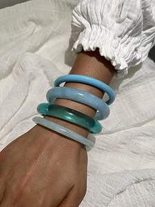 Pulseras de acrílico para mujer, pulseras gruesas de resina acrílica irregular, conjunto de brazaletes geométricos de moda. - Product Image 3