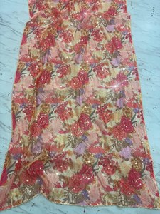 Blusa Rosa Étnica de Verano con Bordado Floral y Lentejuelas, Estampado Digital, Borde de Red, Larga hasta el Suelo, de Seda Tabby India - Product Image 3