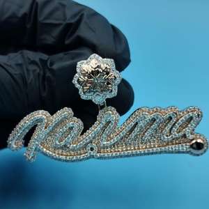 Colgante de Moissanita Iced Out de Plata de Ley 925 con Baño de Oro de 18K, Diseño de Letra Estilo Hip Hop, Corte Brillante Redondo, Joyería Unisex - Product Image 3