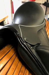 Revêtement sur mesure de luxe pour selles de cheval avec un design élégant, une grande durabilité et une finition artisanale en cuir haut de gamme - Product Image 4